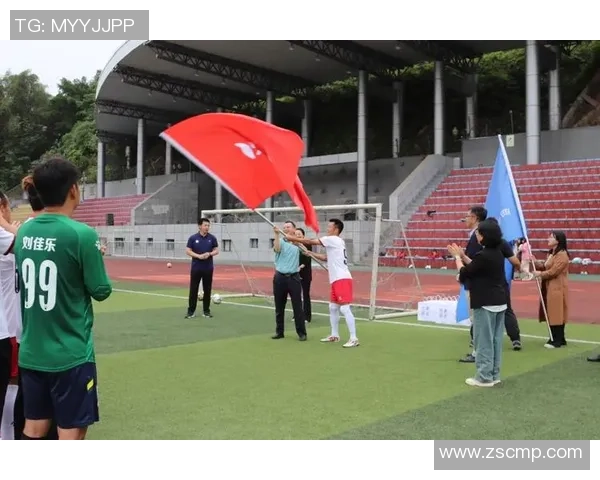 成都足球队默契配合揭秘：如何在赛场上展现团队精神与战术智慧